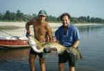 Andrea e Pino con un 25 kg catturato sul Po.