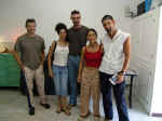 Foto di gruppo con la ragazza di VItaliano che gestisce il centro