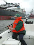 Momenti di pesca nel porto di Amsterdam